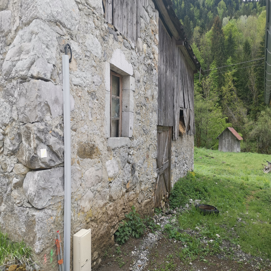 vente-rare-a-la-vente-grange-a-r-nover-sur-grand-terrain-jarsy-73630